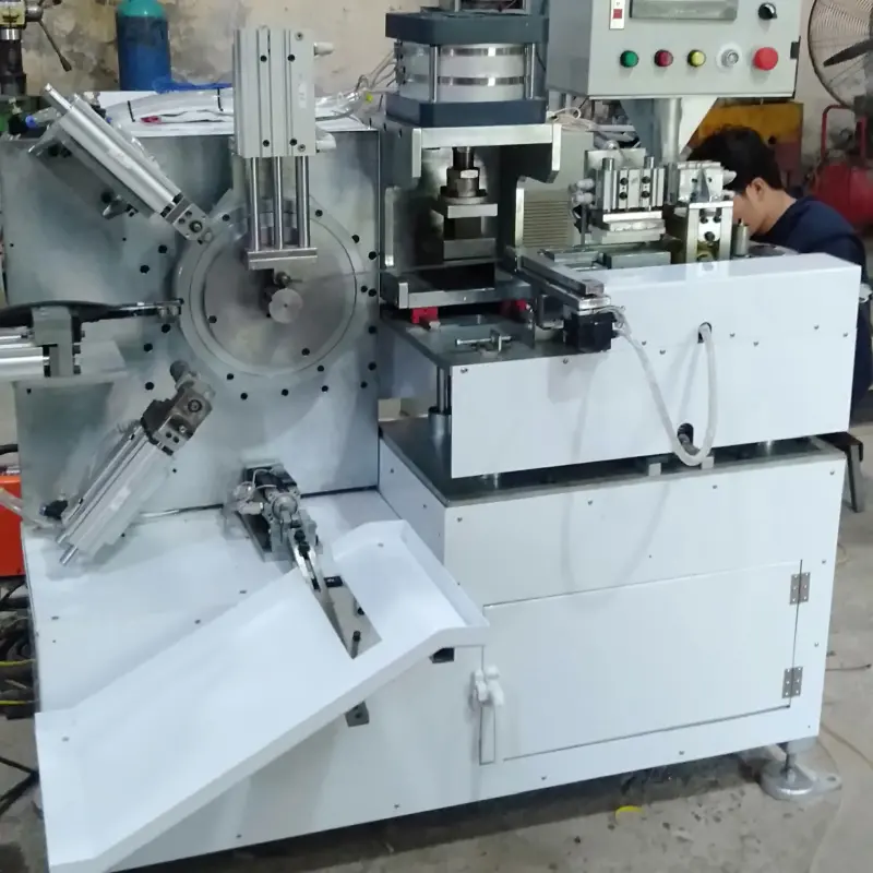 Máy cuốn lõi từ tự động