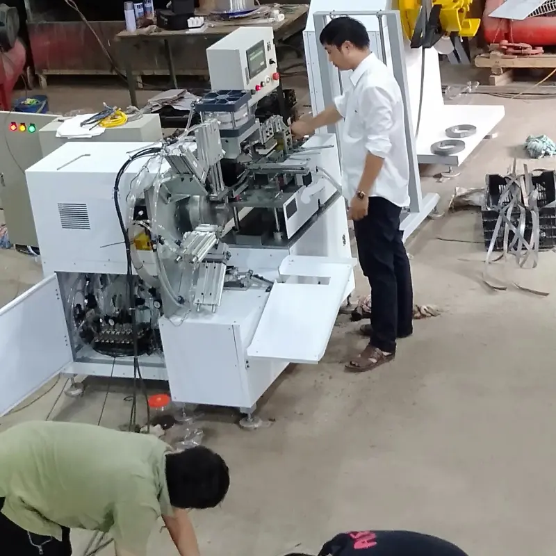 Máy cuốn lõi từ tự động